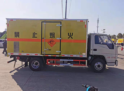 商洛爆破器材运输车工人安全操作规范与智能技术保障